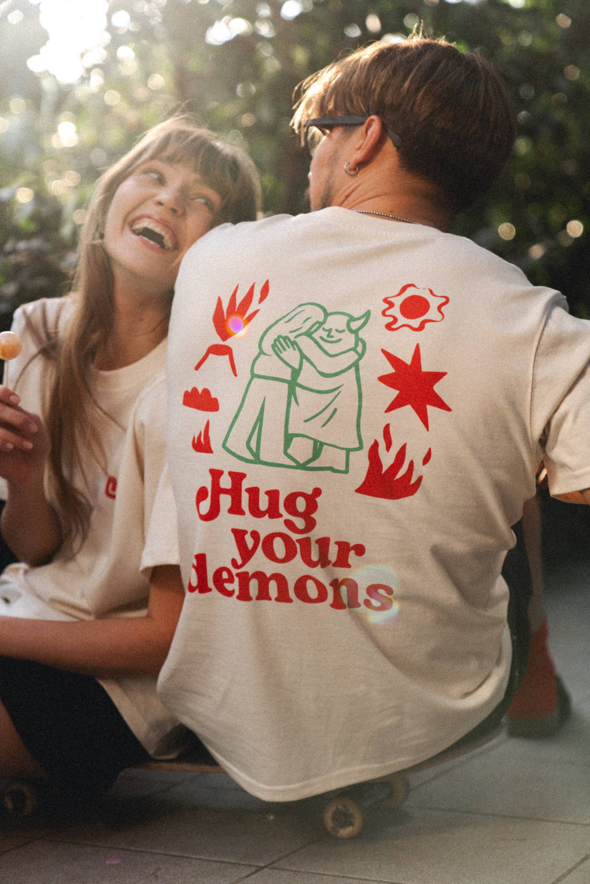 T-shirt Unisex - Hug Your Demons
