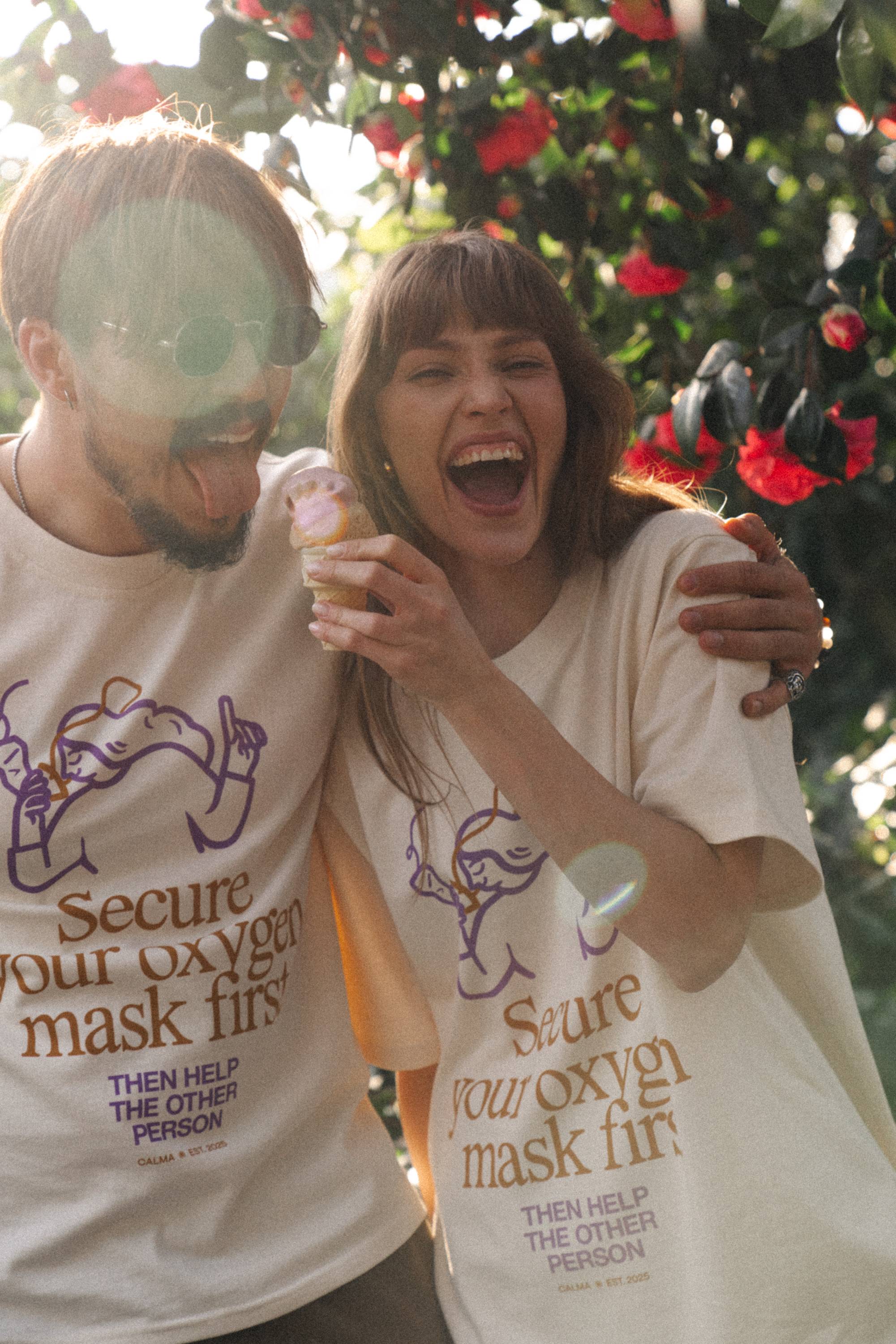 T-shirt Unisex - Secure your mask first, then help the other person