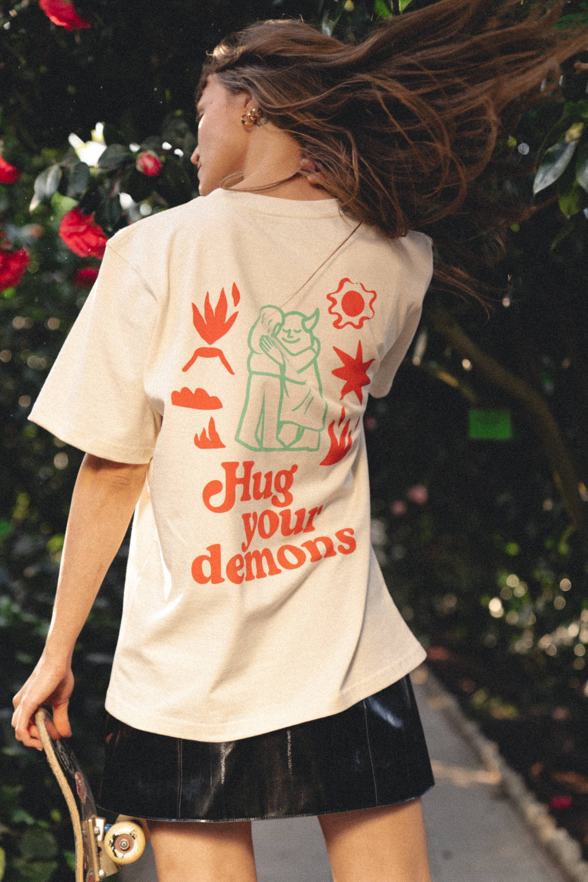 T-shirt - Hug Your Demons