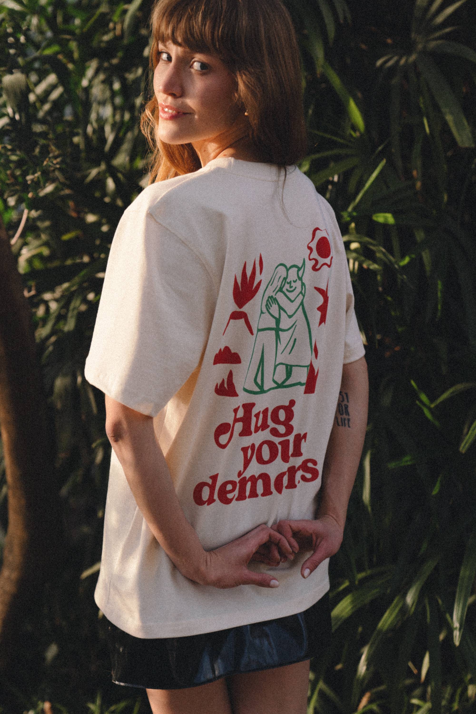 T-shirt - Hug Your Demons